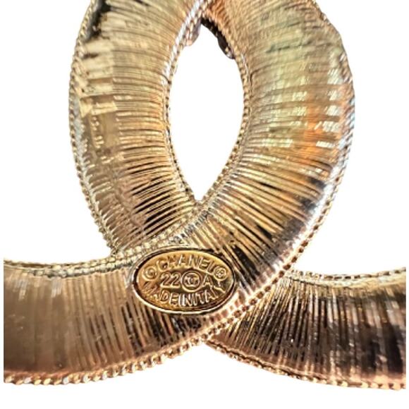 Chanel Gold and Crystal Interlocking CC Brooch Autumn/Pre-Fall 2022 (CCXX025) - Picture 5 of 5
